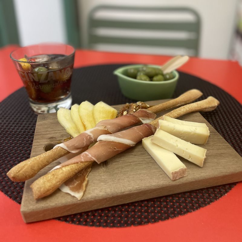 Tast d'embotits i formatges